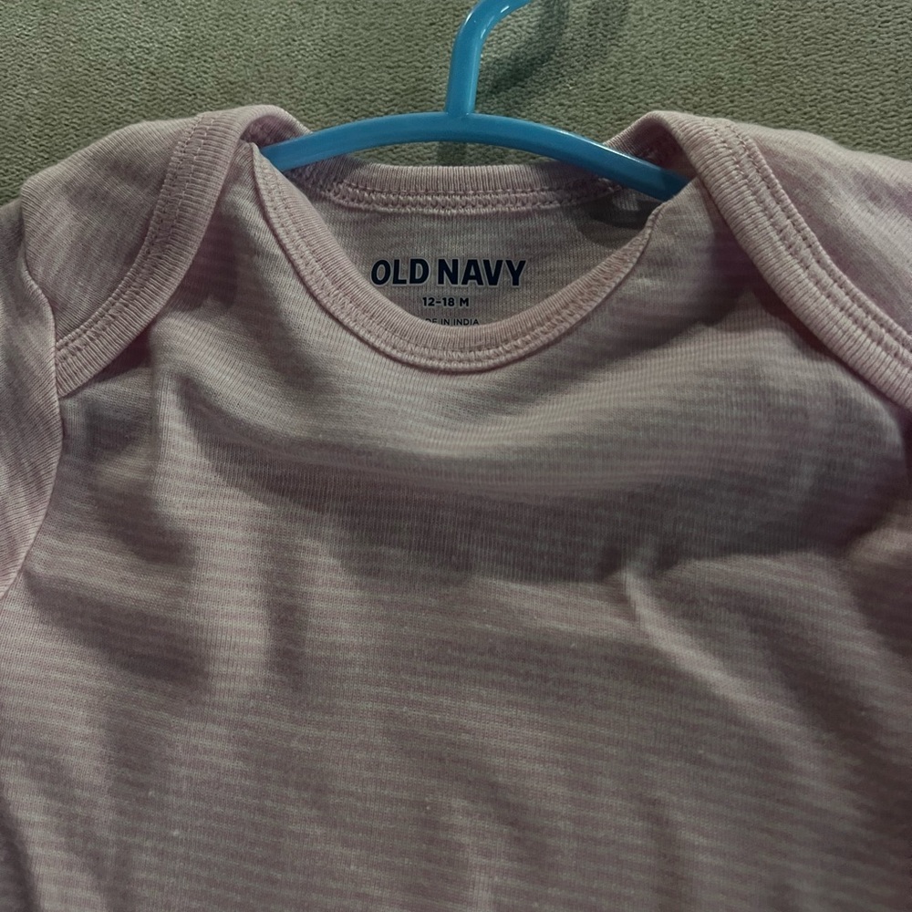 Old Navy 4 piece onesie set bundle - Picture 5 of 8